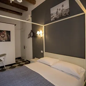 Mani ** Cagliari